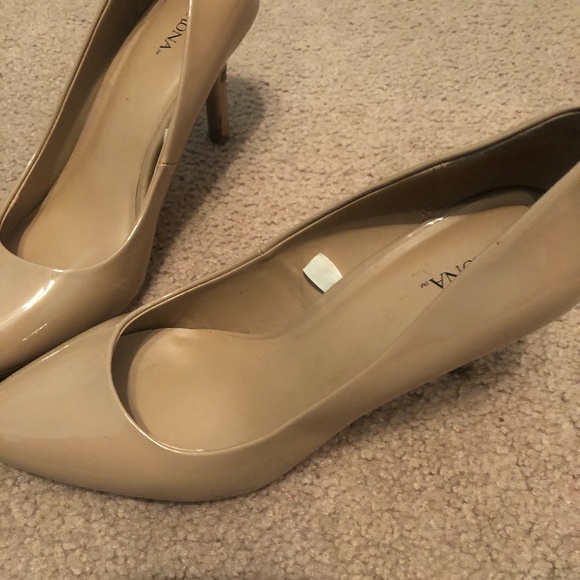 Nude Heels - Picture 2 of 2